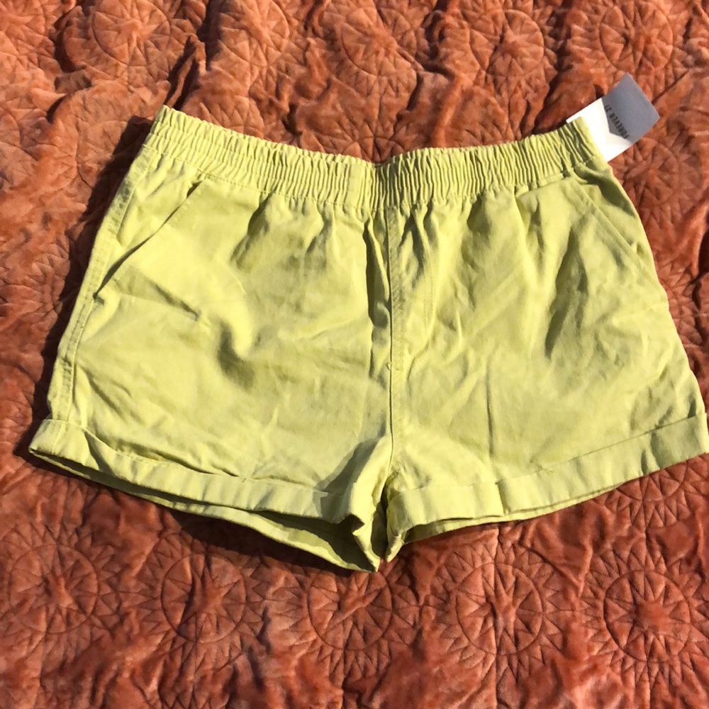 Cuffed banana shorts